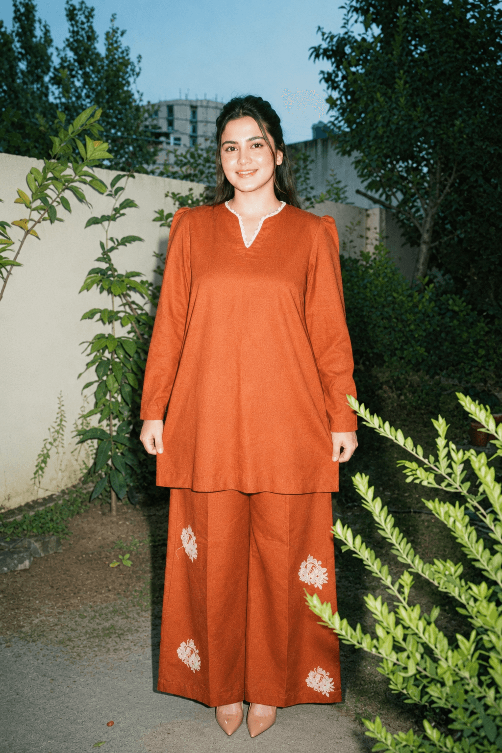 Cinnamon Frost | Warm winter tones with a crisp contrast